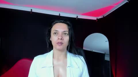 Snapshot of sesymilf chatting on November 18, 3:56 am LUCERO online show from November 18, 3:56 am