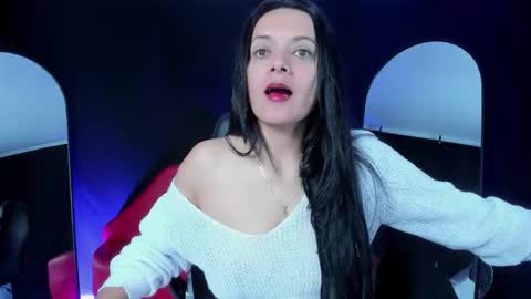 Snapshot of sesymilf chatting on December 18, 3:01 am LUCERO online show from December 18, 3:01 am