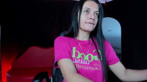 Snapshot of sesymilf chatting on December 20, 5:14 am LUCERO online show from December 20, 5:14 am