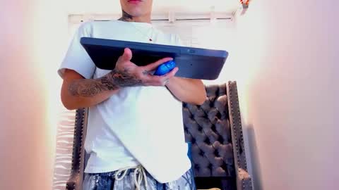 seven_turner online show from February 10, 3:32 am