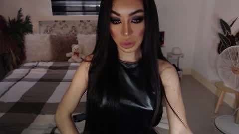 Snapshot of sexenchantresstgirl chatting on December 3, 12:46 am Mistress Maria online show from December 3, 12:46 am