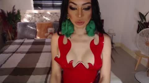 Snapshot of sexenchantresstgirl chatting on December 7, 11:45 pm Mistress Maria online show from December 7, 11:45 pm