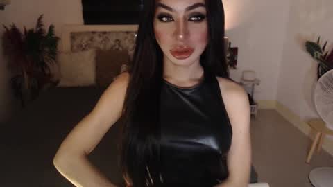 Snapshot of sexenchantresstgirl chatting on March 5, 11:16 pm Mistress Maria online show from March 5, 11:16 pm