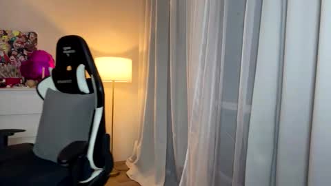 Snapshot of sexmoon11 chatting on October 14, 4:08 pm My name is Mia whats yours online show from October 14, 4:08 pm