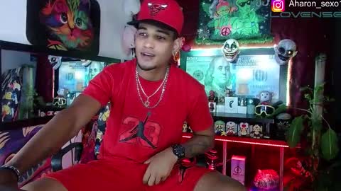 Snapshot of sexo_aharon chatting on November 19, 3:17 am Aharon ravelo online show from November 19, 3:17 am