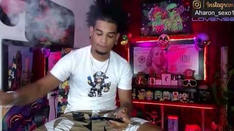 Snapshot of sexo_aharon chatting on December 2, 4:40 am Aharon ravelo online show from December 2, 4:40 am