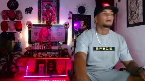 Snapshot of sexo_aharon chatting on June 4, 6:41 am Aharon ravelo online show from June 4, 6:41 am