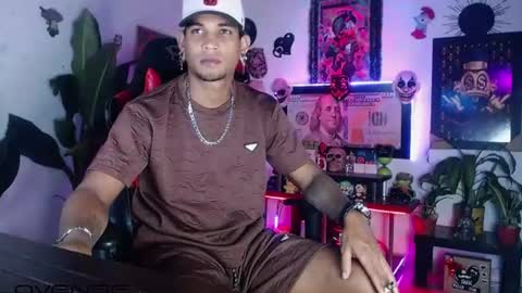 Aharon  ravelo online show from July 17, 2:18 am