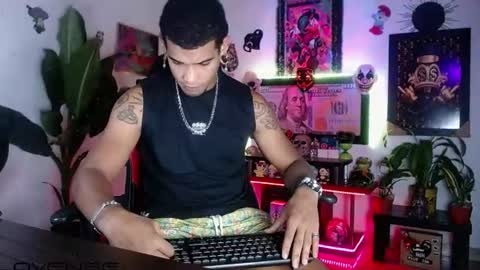 Aharon  ravelo online show from July 18, 3:00 am