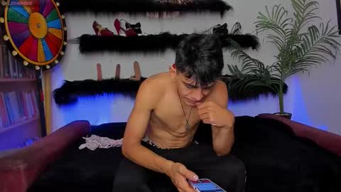 Snapshot of sexonfire111 chatting on November 1, 11:40 pm April 18 year and ROSS dick 20cm online show from November 1, 11:40 pm