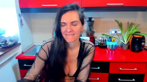 sexqueen1111 online show from March 3, 1:42 am
