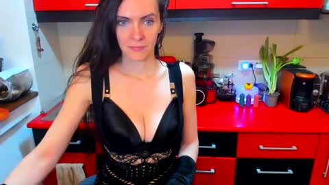 sexqueen1111 online show from March 10, 6:16 am