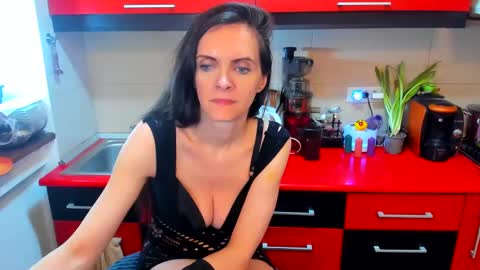 sexqueen1111 online show from March 11, 2:32 am