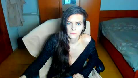 Snapshot of sexqueen1111 chatting on April 28, 3:22 am sexqueen1111 online show from April 28, 3:22 am
