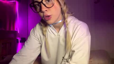 Snapshot of sexsummerr chatting on May 18, 2:51 am HI Privates are OPEN online show from May 18, 2:51 am