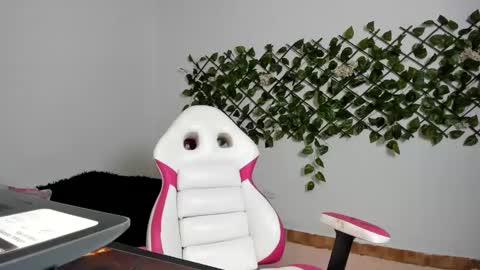 SARA    online show from December 11, 3:58 pm