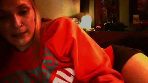 Snapshot of sexxileeah42o chatting on June 13, 7:06 am Leeah CloudZzz online show from June 13, 7:06 am