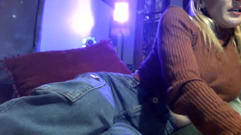 Snapshot of sexxileeah42o chatting on July 4, 12:06 am Leeah CloudZzz online show from July 4, 12:06 am