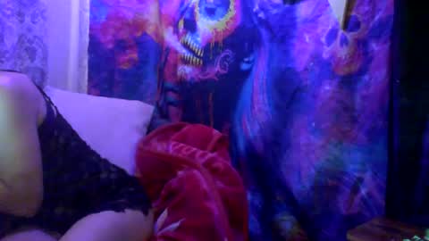 Snapshot of sexxileeah42o chatting on July 27, 6:04 pm Leeah CloudZzz online show from July 27, 6:04 pm
