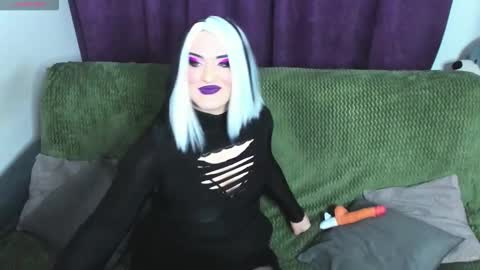 Snapshot of sexxx_queen chatting on December 14, 10:47 pm sexxx_queen online show from December 14, 10:47 pm