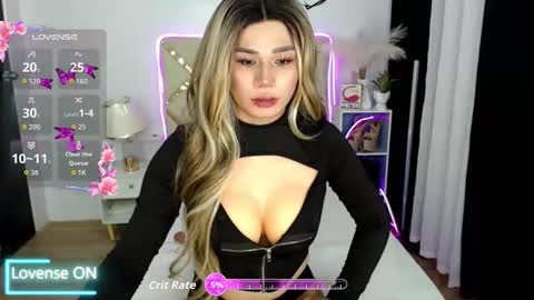 Snapshot of sexxxy_phoenix chatting on March 25, 11:05 am sexxxy_phoenix online show from March 25, 11:05 am