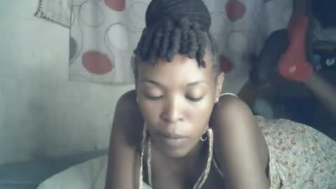 Snapshot of sexxy_curvy23 chatting on February 11, 7:24 am sexxy_curvy23 online show from February 11, 7:24 am