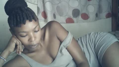 Snapshot of sexxy_curvy23 chatting on February 13, 4:19 am sexxy_curvy23 online show from February 13, 4:19 am
