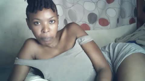 Snapshot of sexxy_curvy23 chatting on February 14, 5:26 am sexxy_curvy23 online show from February 14, 5:26 am