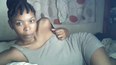 Snapshot of sexxy_curvy23 chatting on February 20, 4:09 am sexxy_curvy23 online show from February 20, 4:09 am