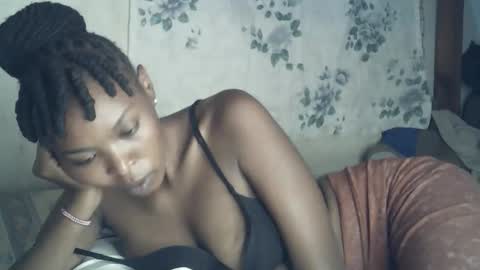 Snapshot of sexxy_curvy23 chatting on February 22, 12:36 pm sexxy_curvy23 online show from February 22, 12:36 pm