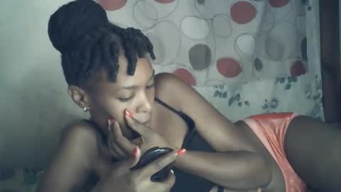 Snapshot of sexxy_curvy23 chatting on March 5, 4:19 am sexxy_curvy23 online show from March 5, 4:19 am