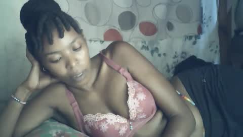 Snapshot of sexxy_curvy23 chatting on March 7, 5:59 am sexxy_curvy23 online show from March 7, 5:59 am