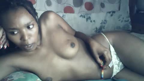 Snapshot of sexxy_curvy23 chatting on March 19, 4:05 am sexxy_curvy23 online show from March 19, 4:05 am