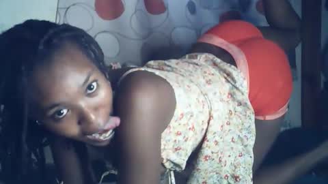 Snapshot of sexxy_curvy23 chatting on March 20, 8:19 am sexxy_curvy23 online show from March 20, 8:19 am