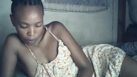 Snapshot of sexxy_curvy23 chatting on April 3, 3:59 am sexxy_curvy23 online show from April 3, 3:59 am