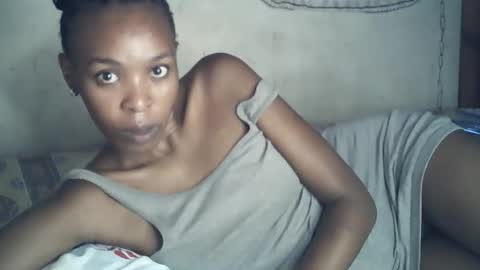 Snapshot of sexxy_curvy23 chatting on April 4, 7:17 am sexxy_curvy23 online show from April 4, 7:17 am