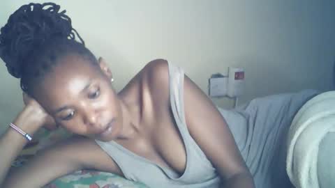 Snapshot of sexxy_curvy23 chatting on April 19, 2:11 am sexxy_curvy23 online show from April 19, 2:11 am
