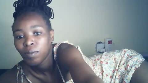Snapshot of sexxy_curvy23 chatting on May 3, 1:44 am sexxy_curvy23 online show from May 3, 1:44 am