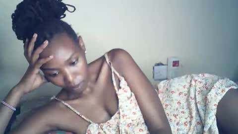 Snapshot of sexxy_curvy23 chatting on May 4, 3:57 am sexxy_curvy23 online show from May 4, 3:57 am