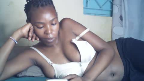 sexxy_curvy23 online show from July 20, 3:43 am