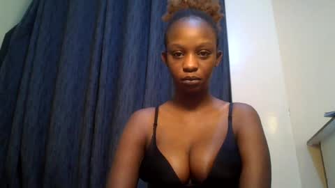 Snapshot of sexxy_divva chatting on June 14, 7:54 am sexxy_divva online show from June 14, 7:54 am