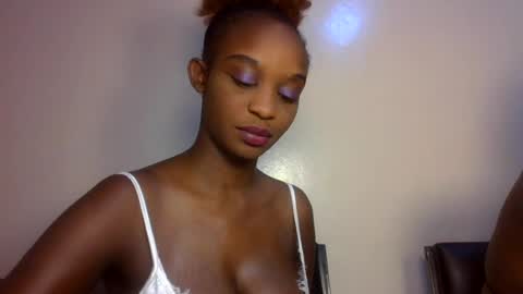 Snapshot of sexxy_divva chatting on June 14, 8:00 pm sexxy_divva online show from June 14, 8:00 pm