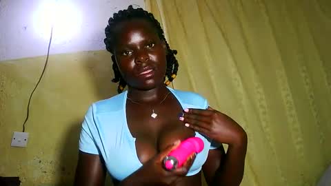 Snapshot of sexxy_gal chatting on March 14, 2:00 pm sexxy_gal online show from March 14, 2:00 pm