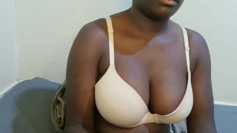 Snapshot of sexxy_maya1 chatting on March 18, 8:01 pm sexxy_maya1 online show from March 18, 8:01 pm