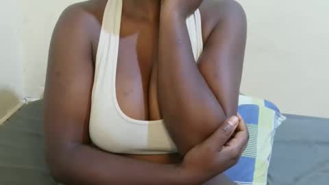 Snapshot of sexxy_maya1 chatting on March 24, 9:42 pm sexxy_maya1 online show from March 24, 9:42 pm