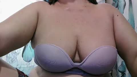 Snapshot of sexxyicee69 chatting on January 14, 8:52 am misslovely j online show from January 14, 8:52 am
