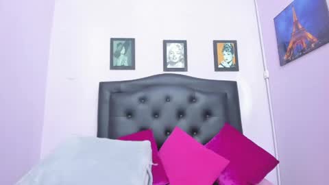 Snapshot of sexy_candy18x chatting on May 15, 11:34 pm sexy_candy18x online show from May 15, 11:34 pm