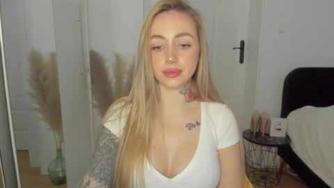 C o r a l i e online show from February 27, 4:10 pm