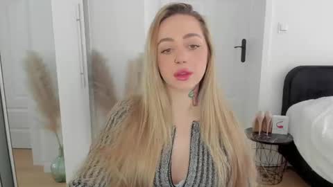 C o r a l i e online show from March 8, 7:27 am