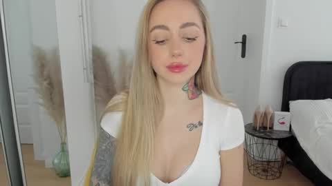C o r a l i e online show from March 9, 2:21 pm